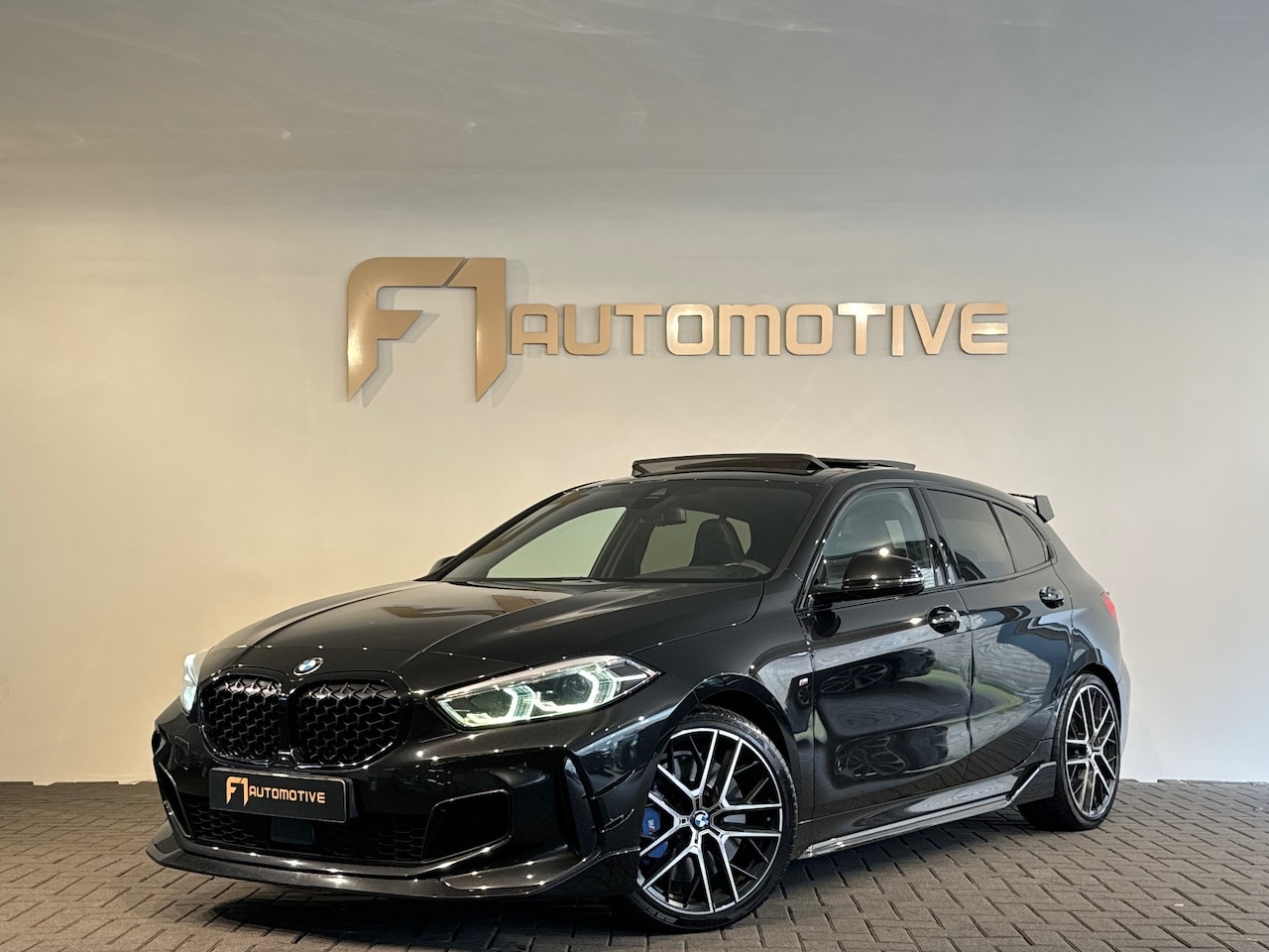 BMW 1-serie - M135i xDrive High Executive Pano|Leer|HuD|HK|BTW - AutoWereld.nl
