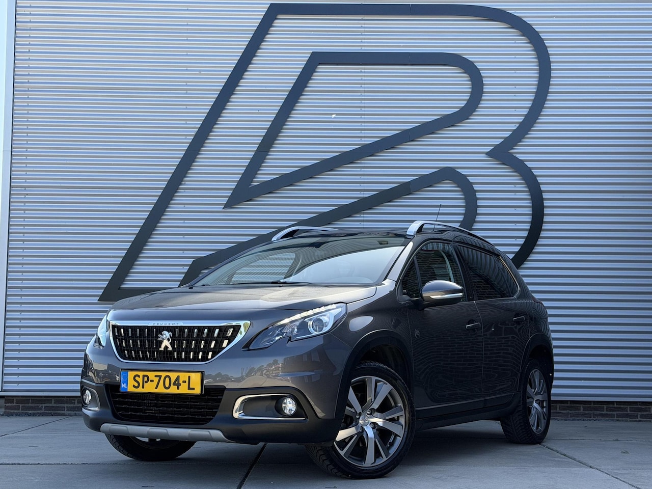 Peugeot 2008 - 1.2 PureTech Allure 2e Eigenaar|Navi|Pano|D-riem vv in 2024|Carplay|Clima|Cruise|APK tot 0 - AutoWereld.nl