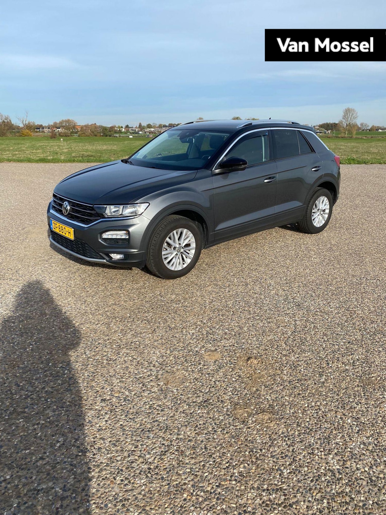 Volkswagen T-Roc - 1.5 TSI Style | ACHTERUITRIJCAMERA | TREKHAAK | STOELVERWARMING | VIRTUAL COCKPIT | PARKEE - AutoWereld.nl