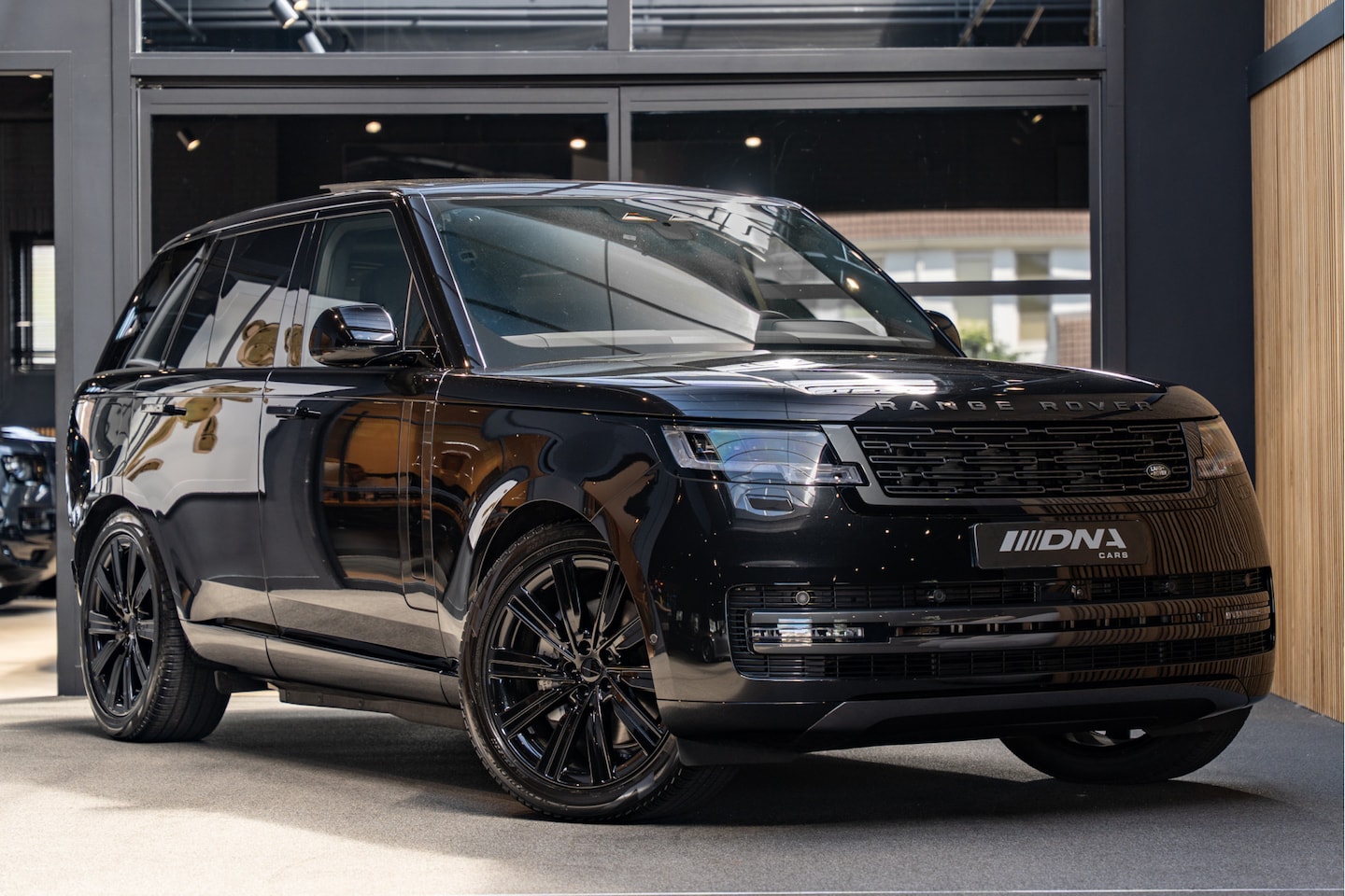 Land Rover Range Rover - P460e 22 inch Pano Meridian 3.0 P460e PHEV Santorini - AutoWereld.nl
