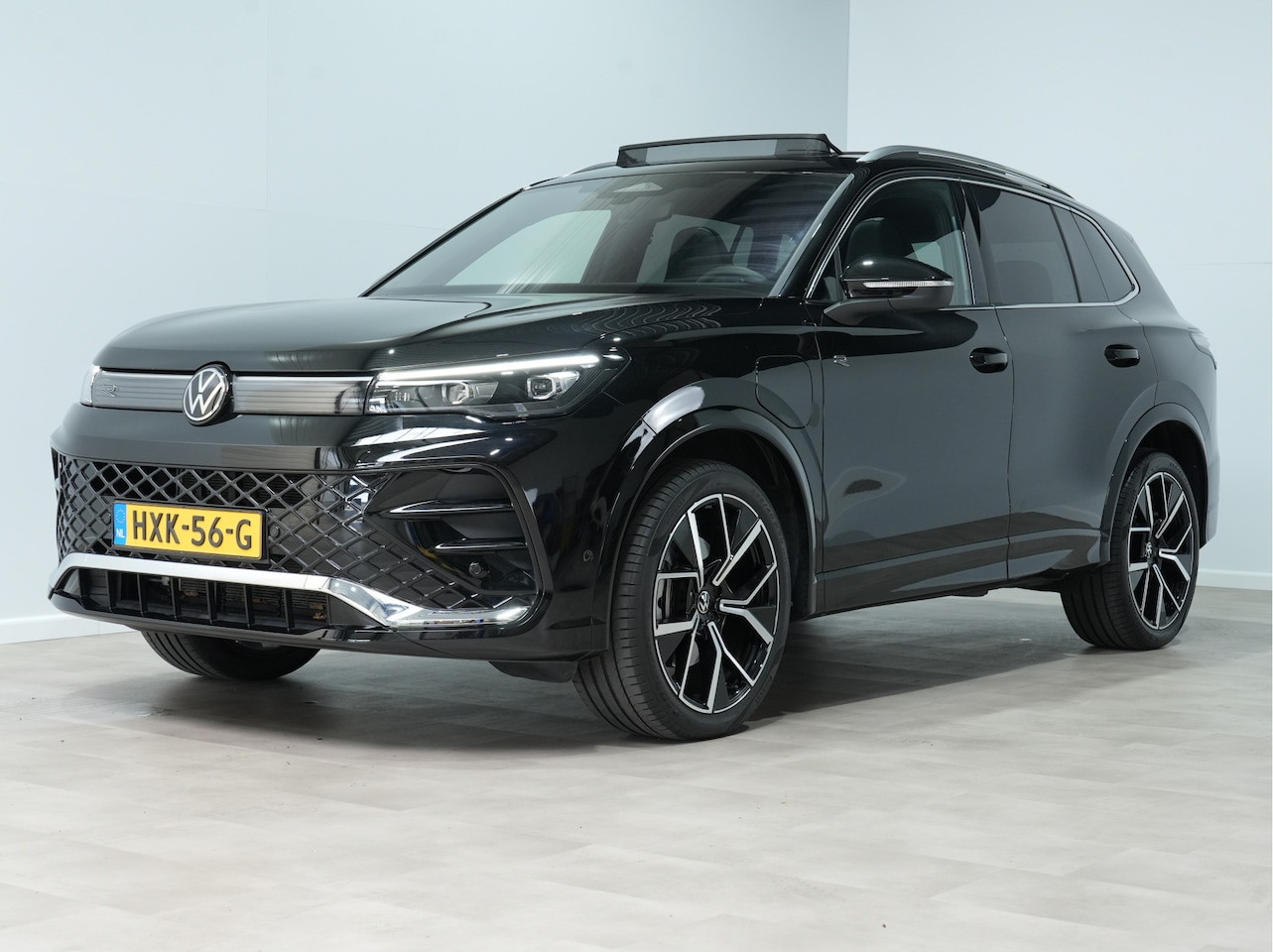 Volkswagen Tiguan - 1.5 eHybrid R-Line Ed. Trekhaak | Panorama | Android/Carplay 209 - AutoWereld.nl