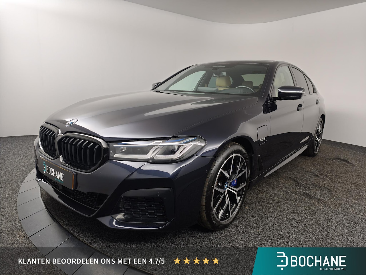 BMW 5-serie - 545e xDrive High Executive | Harman / Kardon | Panoramadak | Stoelverwarming | Winter set - AutoWereld.nl