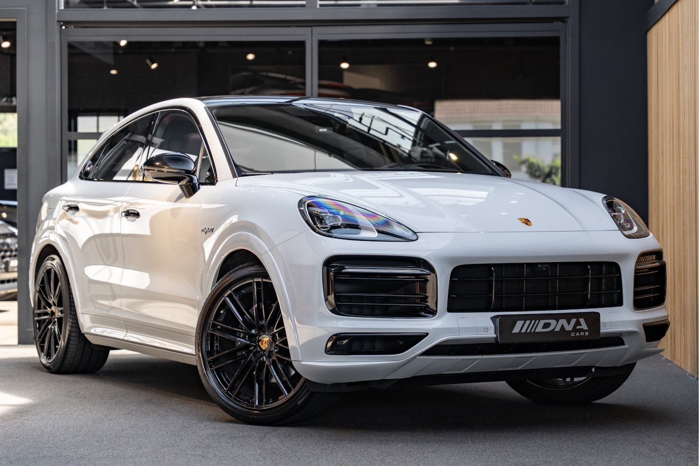 Porsche Cayenne Coupé - Sport Design Hybrid 3.0 E-Hybrid Platinum Edition Sport Design - AutoWereld.nl