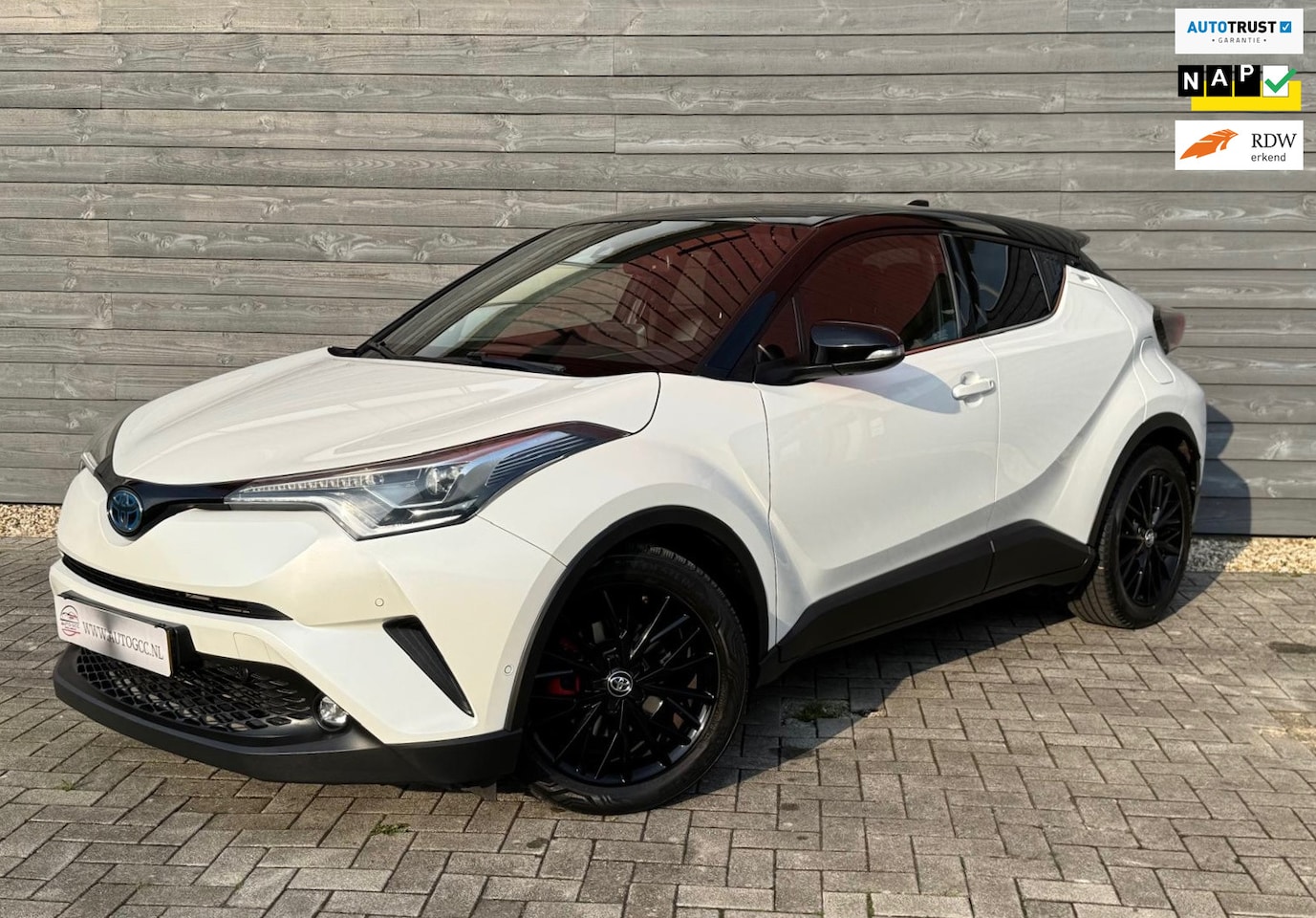 Toyota C-HR - 1.8 HYBRID STYLE ULTIMATE NAVI LEDER CAMERA NAP CRUISE TREKHAAK - AutoWereld.nl