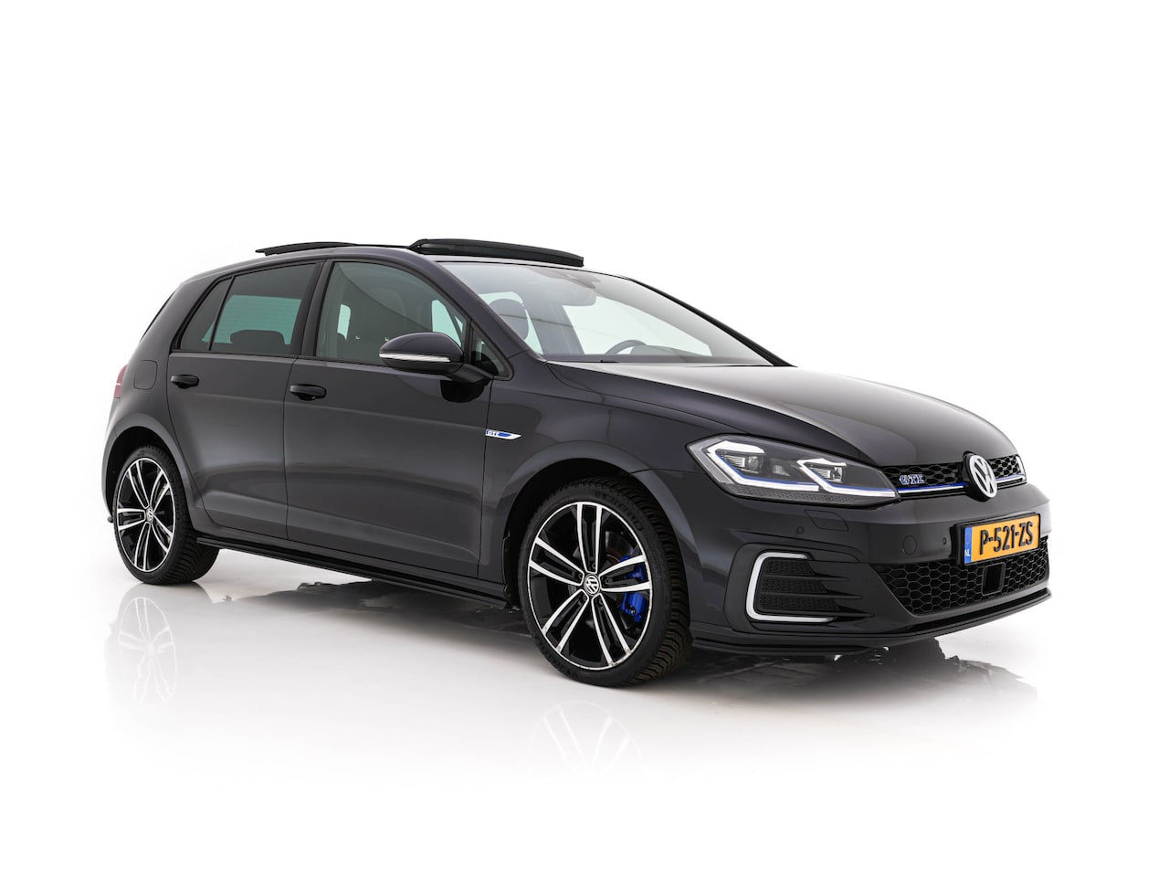 Volkswagen Golf - 1.4 TSI PHEV GTE (Plug-in) (INCL-BTW) Aut. *PANO | ADAPTIVE-CRUISE | FULL-LED | DIGI-COCKP - AutoWereld.nl