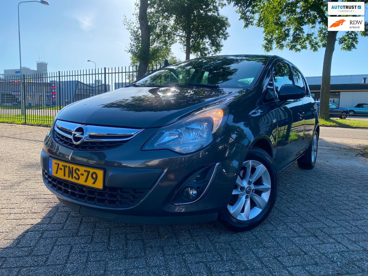 Opel Corsa - 1.4-16V Design Edition Cruise Pdc Airco - AutoWereld.nl