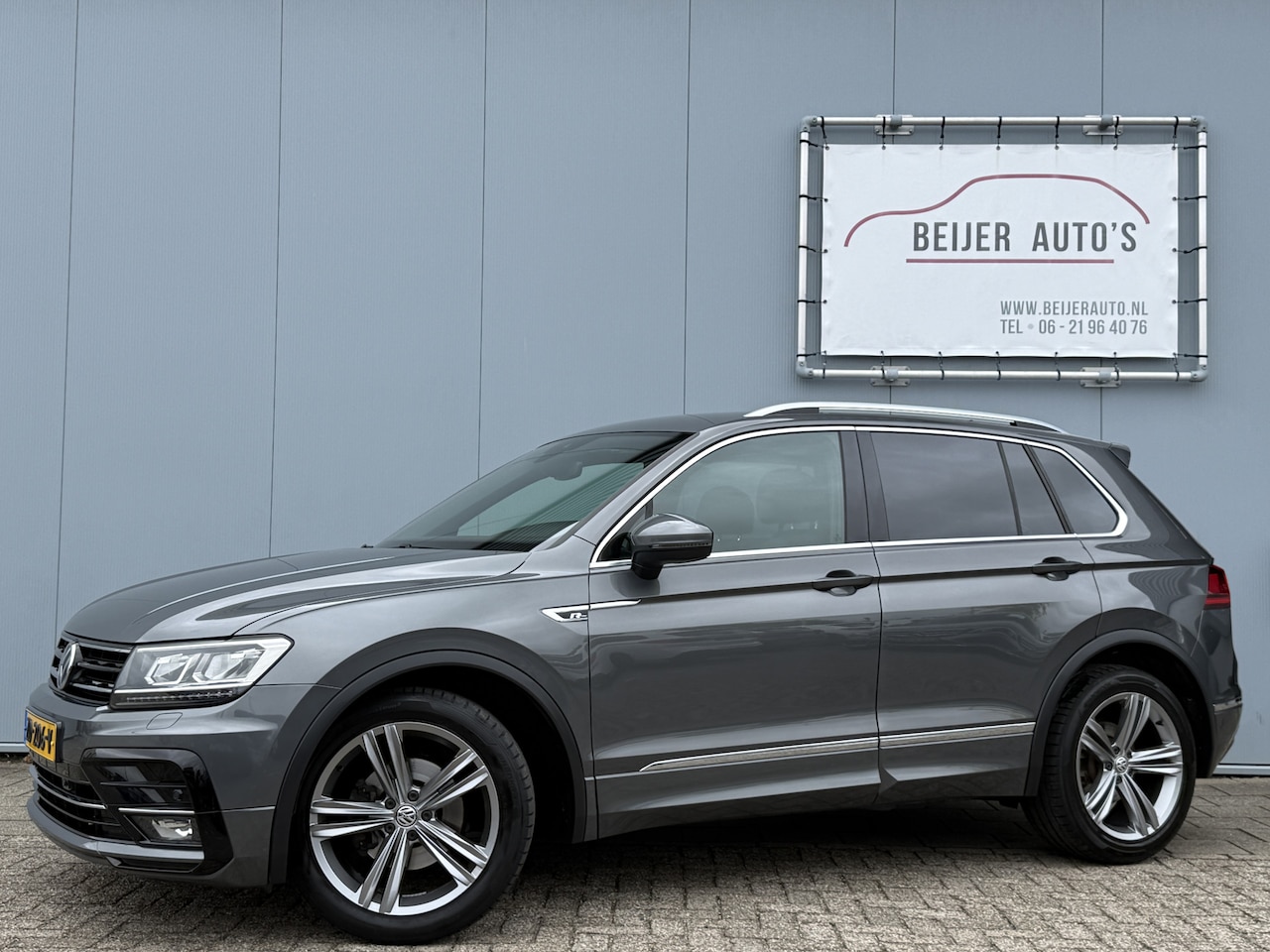 Volkswagen Tiguan - 1.4 TSI Highline Business R Trekhaak/Apple Carplay. - AutoWereld.nl