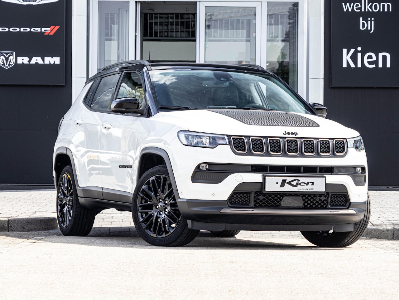 Jeep Compass - 1.5T e-Hybrid Upland | Panoramadak | Highway assist | 360 camera | Stoel- en stuurverwarmi - AutoWereld.nl