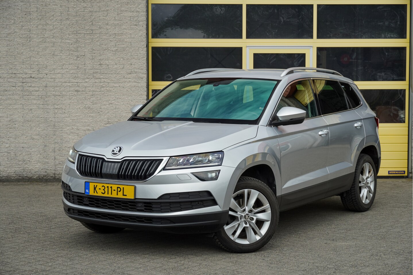 Skoda Karoq - 1.5 TSI ACT 150PK! Automaat Business Edition Plus BJ2021 Lmv 17" | Led V+A | Pdc | Keyless - AutoWereld.nl