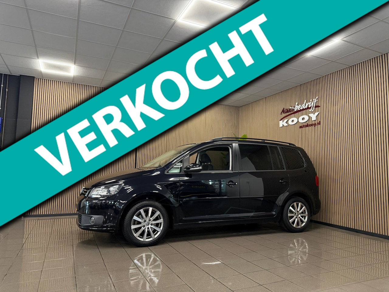 Volkswagen Touran - 1.4 TSI Comfortline * Automaat / Panoramadak / Trekhaak / Xenon / NL Auto * - AutoWereld.nl