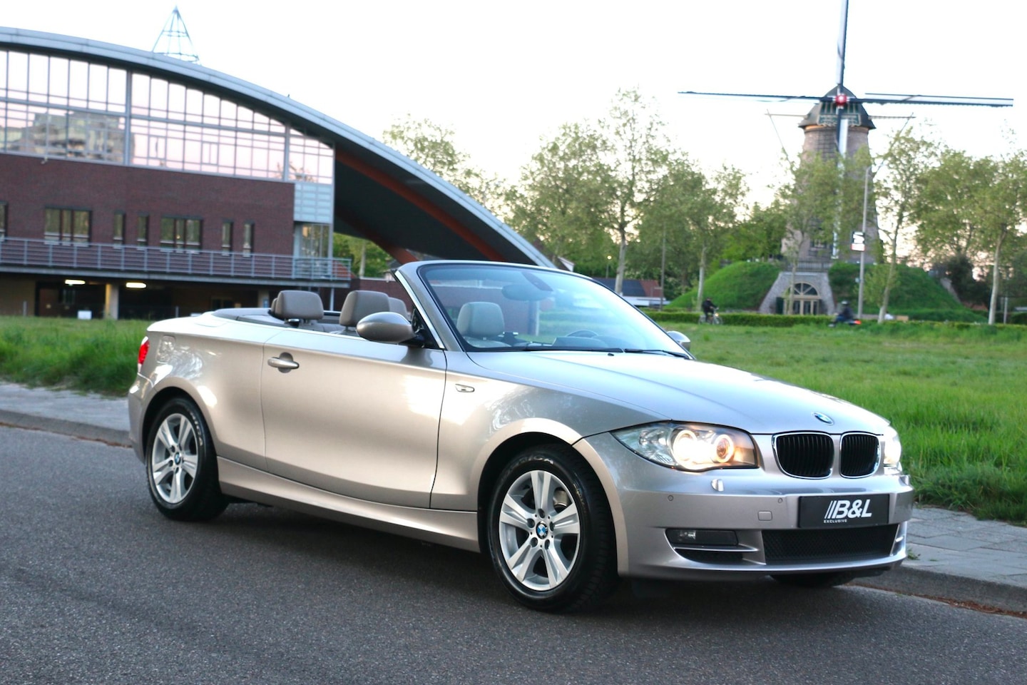 BMW 1-serie Cabrio - 118i Cabriolet Aut 143Pk Full Option 1e eigenaar aut Vol Leder Groot Navi Nieuw Staat Youn - AutoWereld.nl