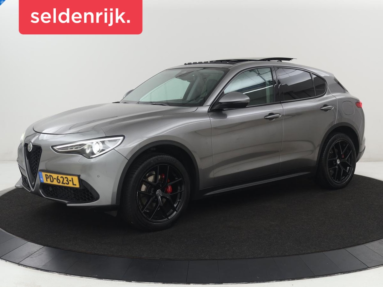 Alfa Romeo Stelvio - 2.0 T AWD First Edition | Panoramadak | Adaptive cruise | Leder | Stoel & stuurverwarming - AutoWereld.nl