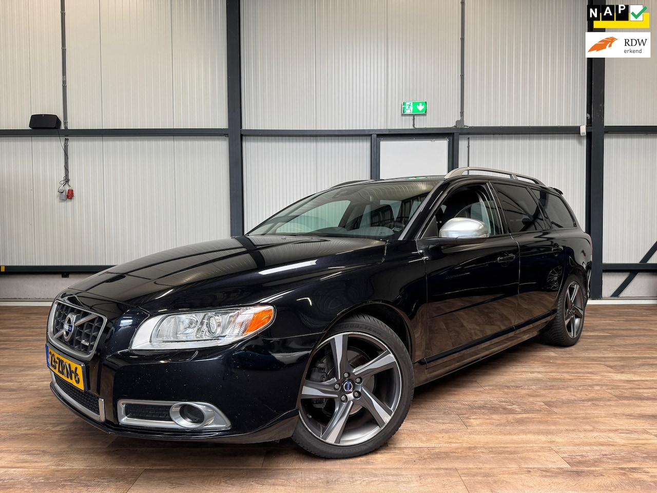 Volvo V70 - 1.6 T4 R-Edition / LEDER / NAVI / - AutoWereld.nl