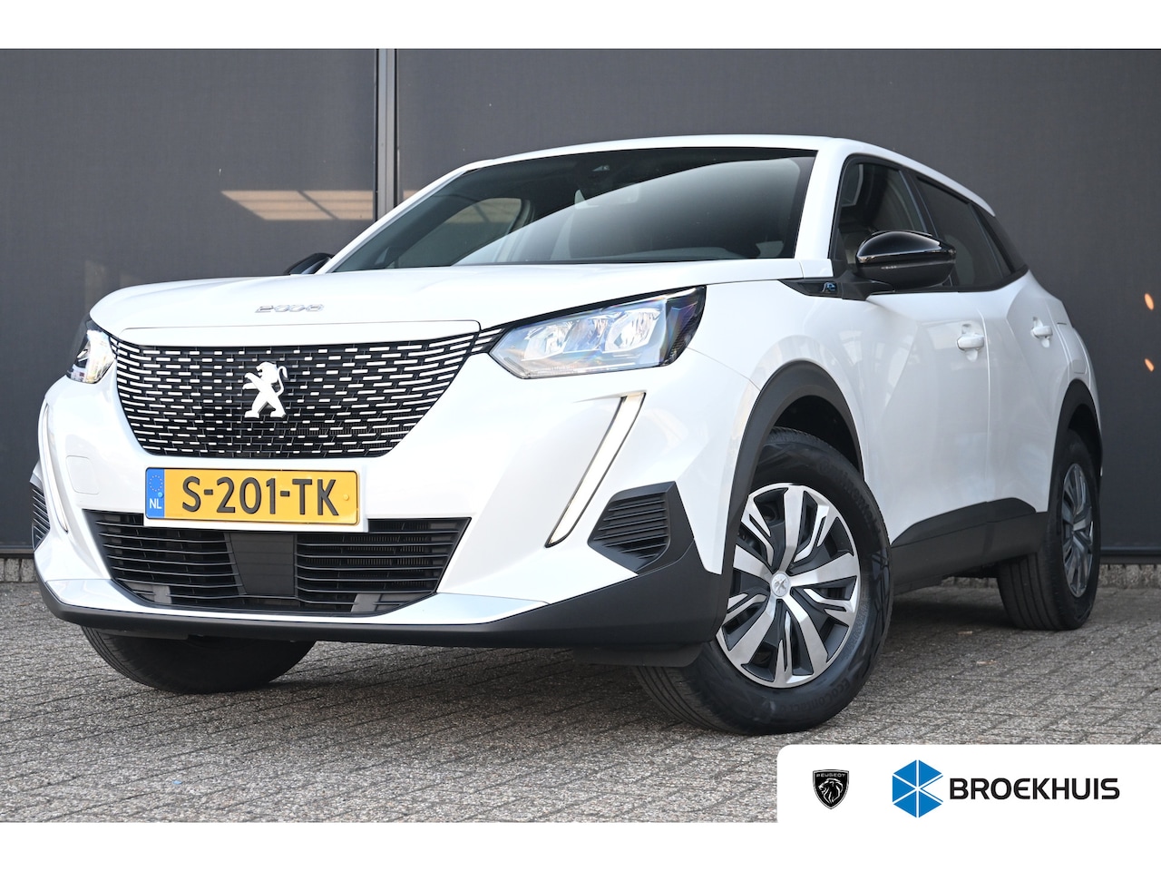 Peugeot e-2008 - EV Active Pack 50 kWh 3 Fase 96,6%SOH! | Stoelverwarming | Achteruitrijcamera | Dealeronde - AutoWereld.nl