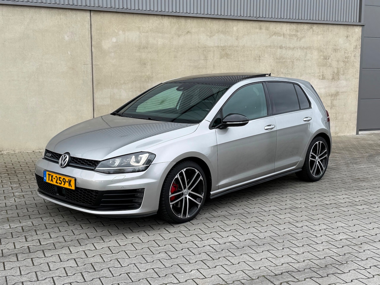 Volkswagen Golf - 2.0 TDI GTD 135KW DSG PANORAMADAK+GROOT NAVIGATIE+CRUISE CONTROL+PDC+ALARM+2 SLEUTELS - AutoWereld.nl