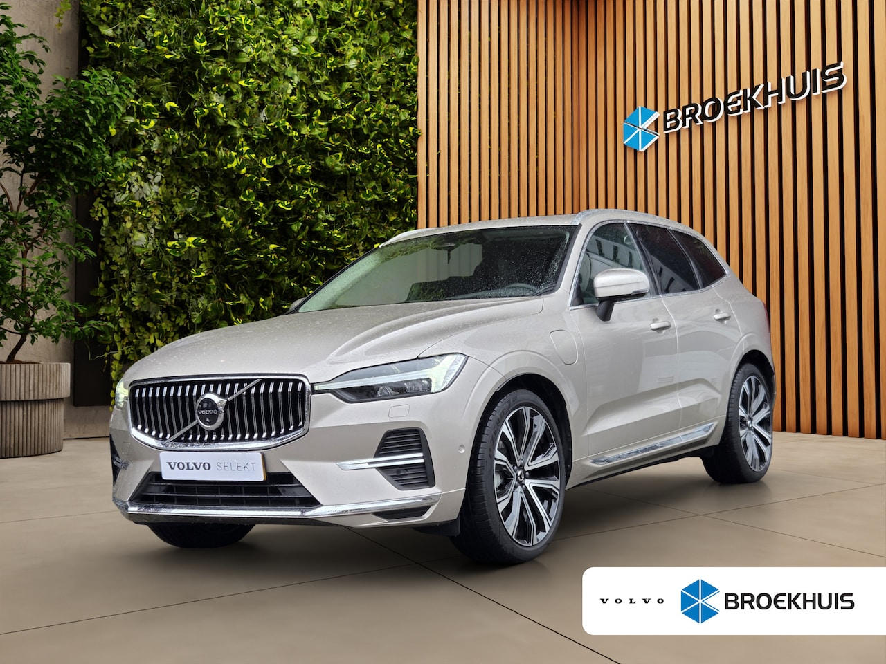 Volvo XC60 - 2.0 T8 Plug-in hybrid AWD Ultra Bright | Luchtvering | Trekhaak | 360 Camera | Panoramadak - AutoWereld.nl