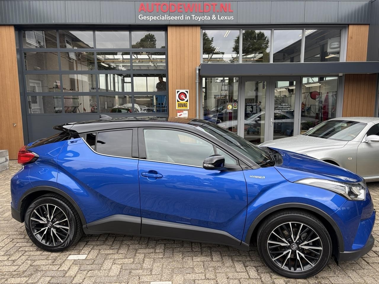 Toyota C-HR - 1.8 Hybrid Bi-tone|Leer|BSM|JBL + 12 MD BOVAG - AutoWereld.nl