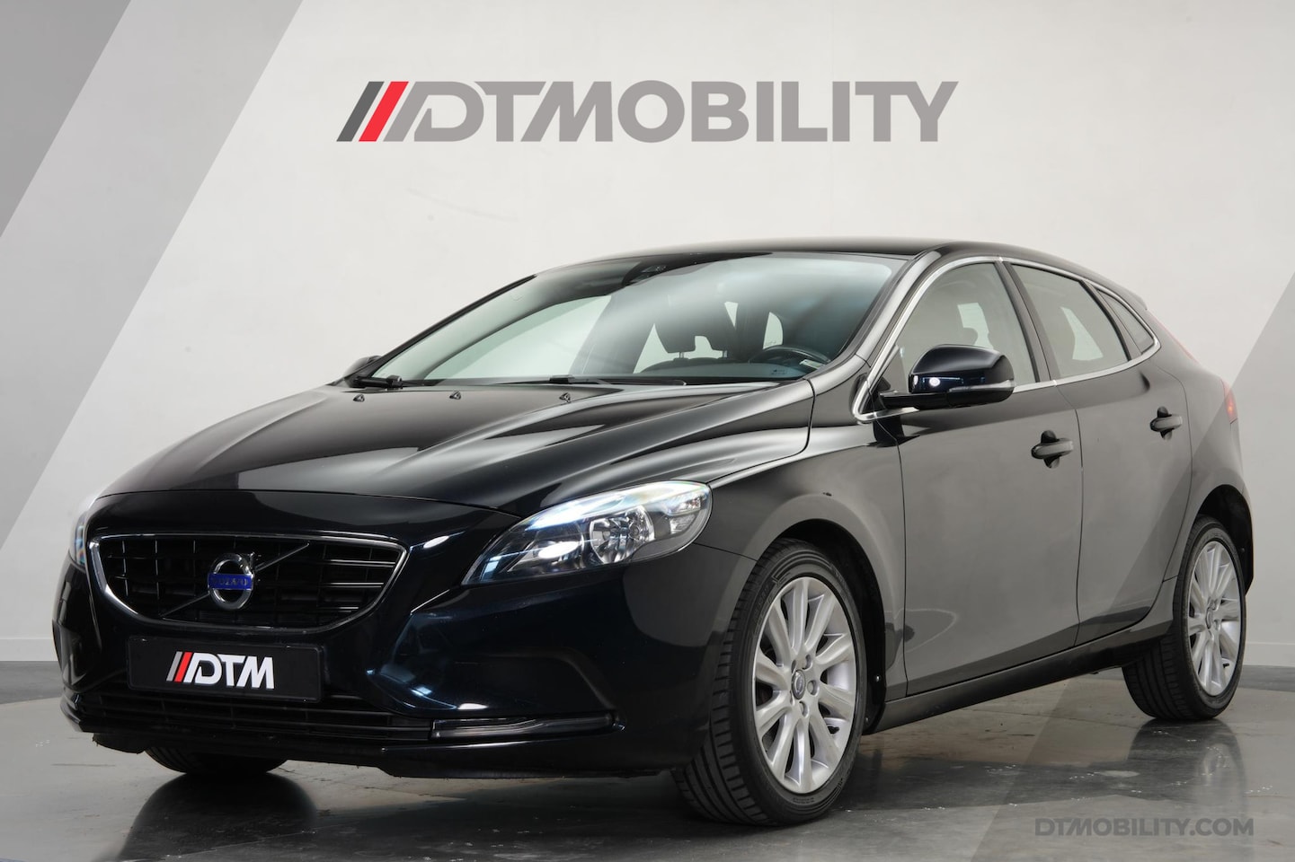 Volvo V40 - 1.6 T3 Momentum | Origineel Nederlands - AutoWereld.nl