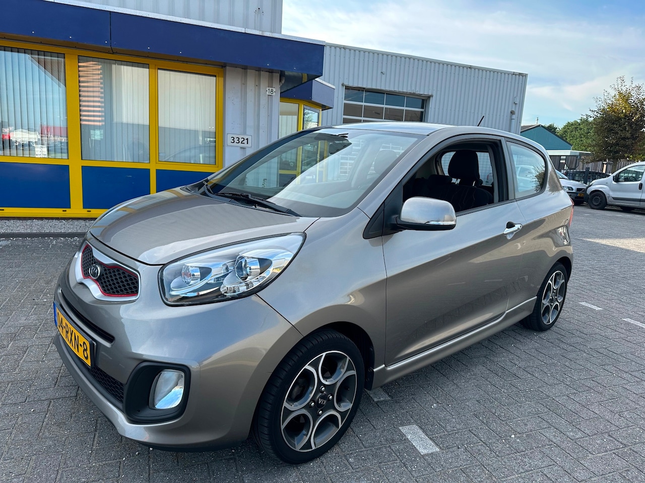 Kia Picanto - 1.0 CVVT Comfort Pack 1.0 CVVT Comfort Pack - AutoWereld.nl