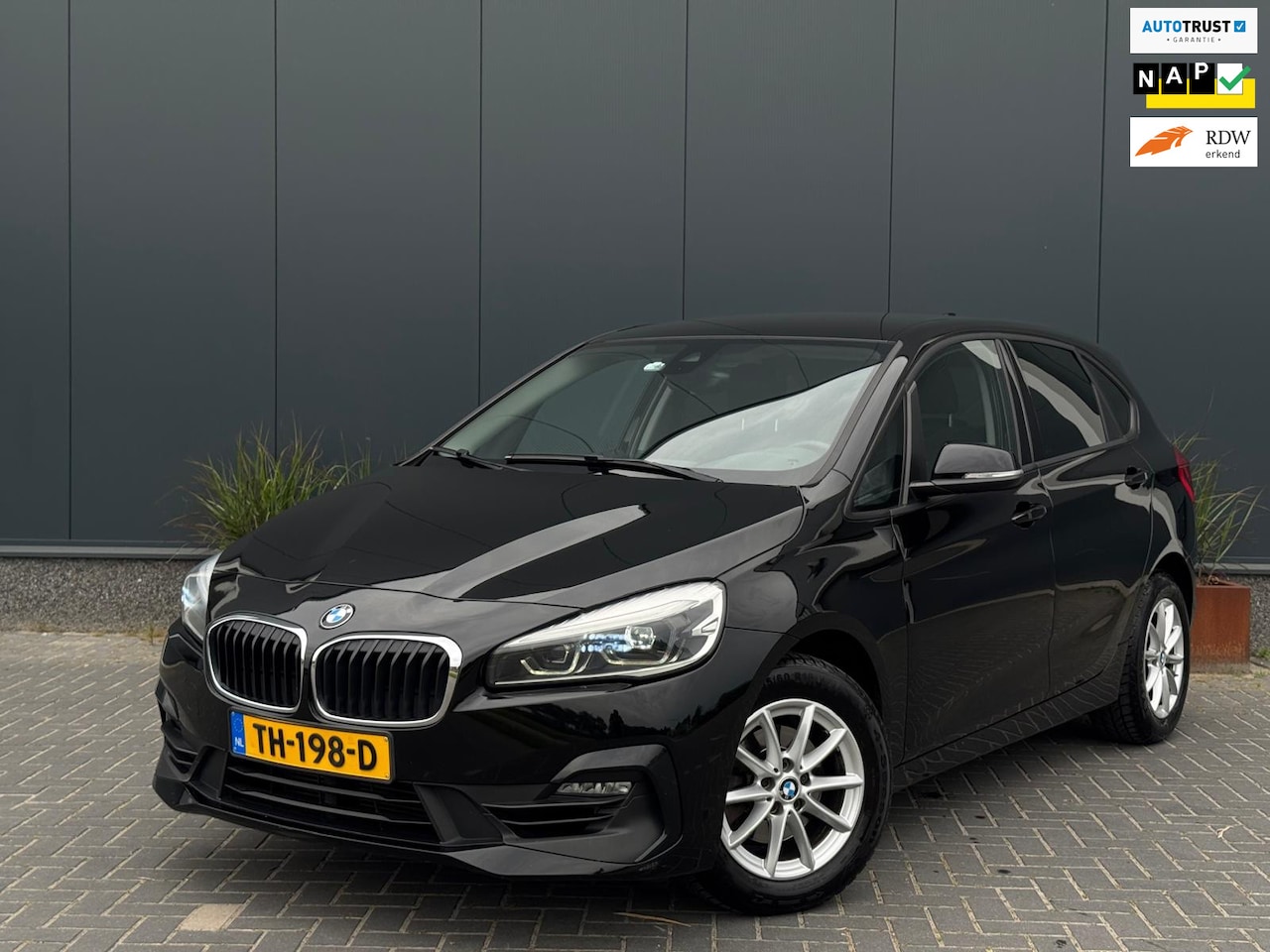 BMW 2-serie Active Tourer - 218i Corporate Lease Executive NAVI | PDC | LED | SPORTVELGEN | ELEK PAKKET - AutoWereld.nl
