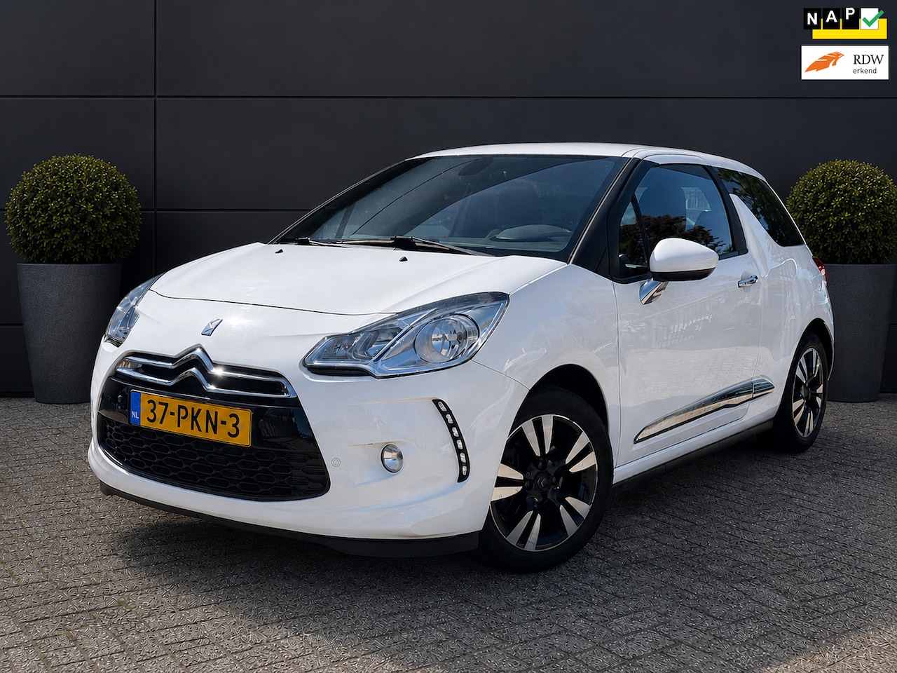 Citroën DS3 - 1.6 So Chic in White AIRCO NAP CRUISE MF STUUR NW.APK - AutoWereld.nl