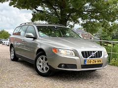 Volvo V70 - 2.5T Kinetic | LEder + Navi + Clima + Cruise nu €7.975,