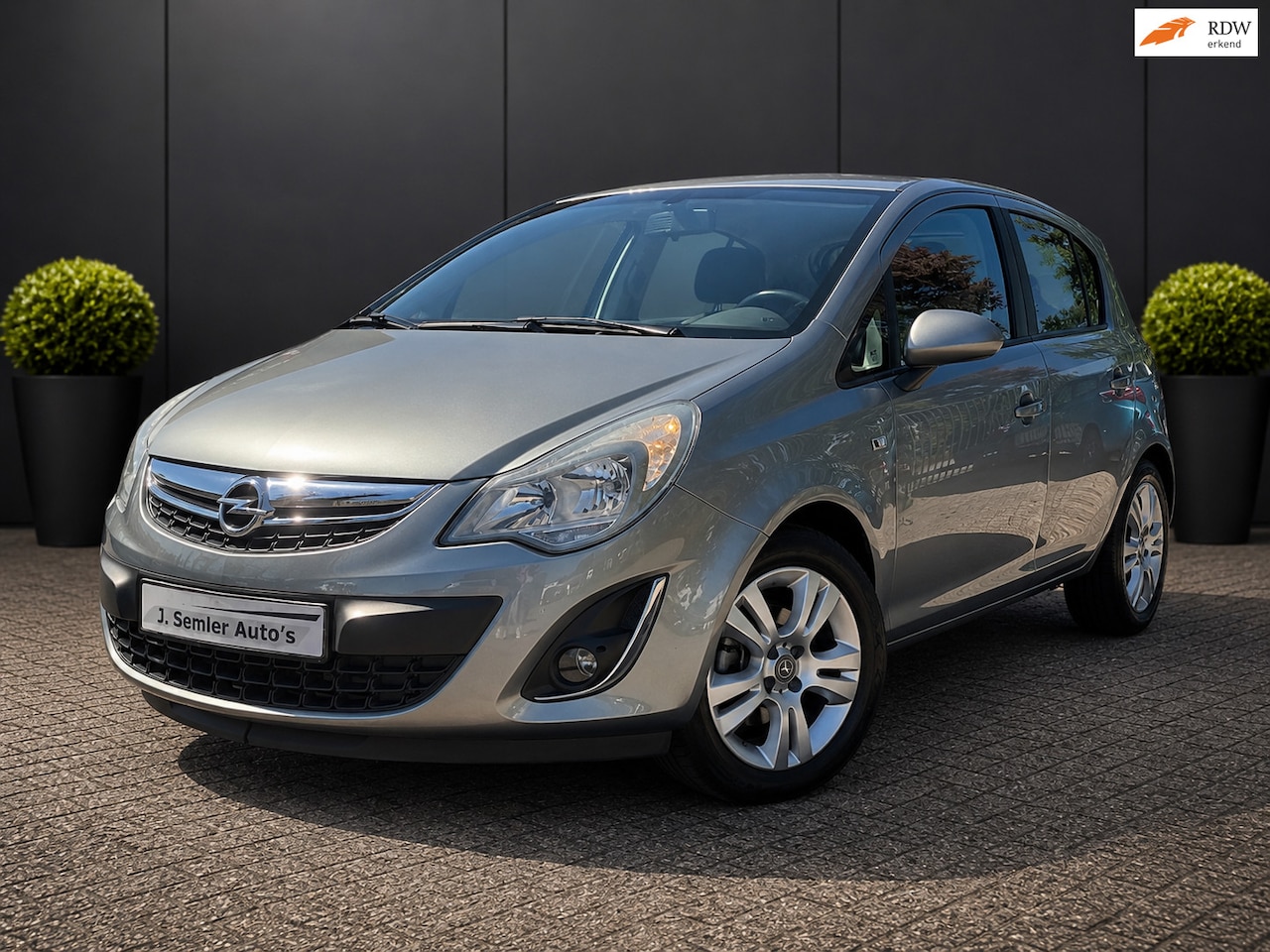 Opel Corsa - 1.2-16V Anniversary Edition AIRCO CRUISE CTRL 1STE EIG. APK 07-2027 - AutoWereld.nl
