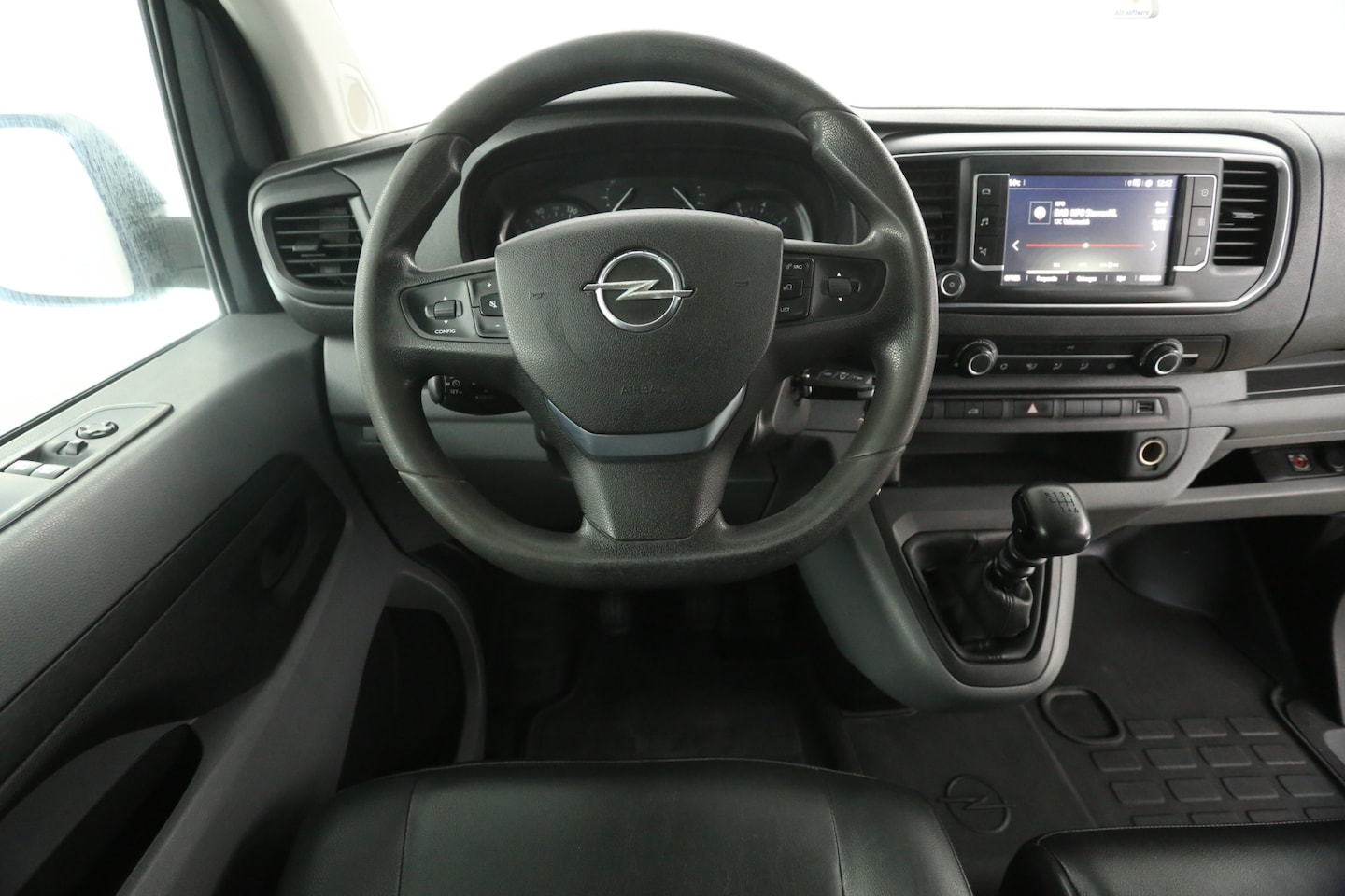 Opel Vivaro - 2.0 CDTI L3H1 | MARGE | Airco | Cruise | 3 Zits | Camera | Trekhaak | Carplay | Navi | Par - AutoWereld.nl