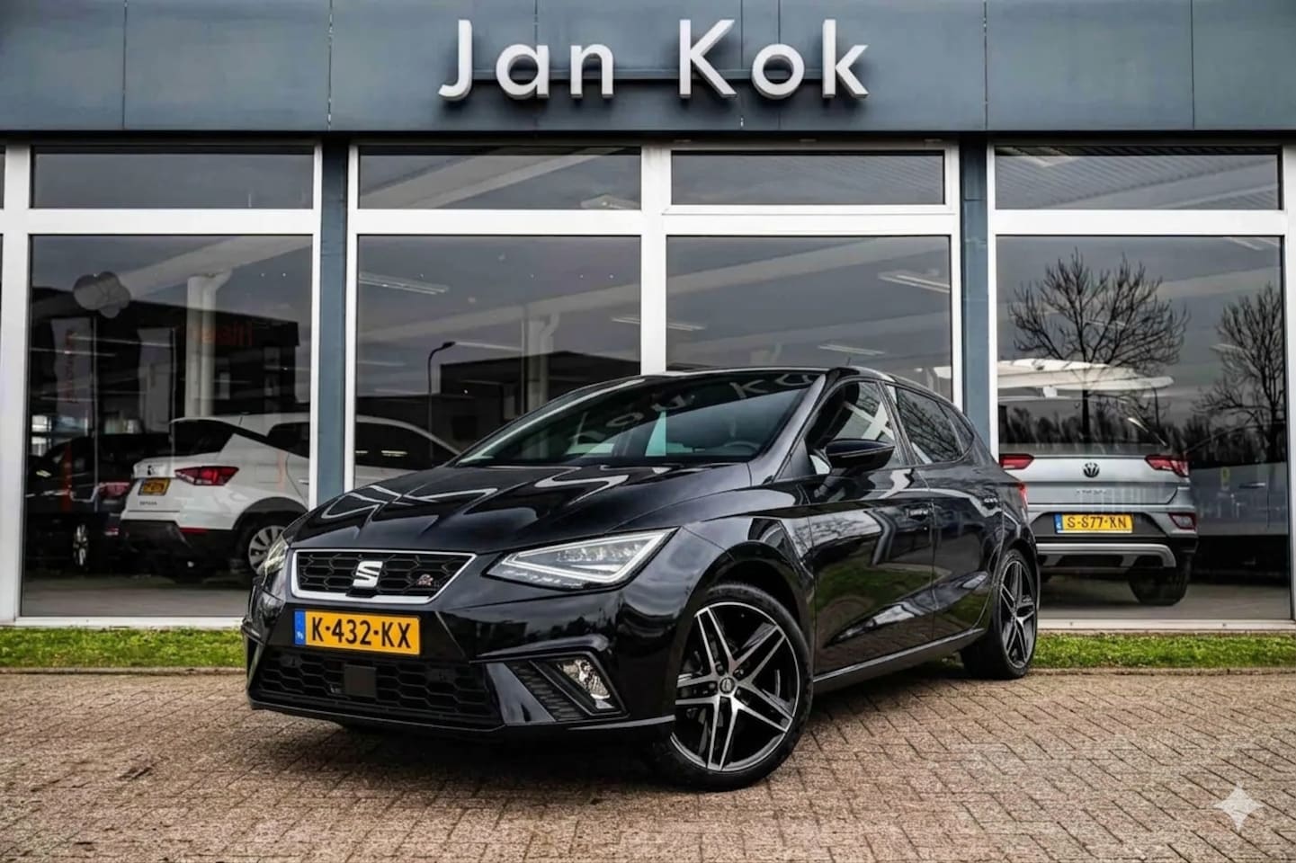 SEAT Ibiza - 1.0 TSi 95 pk FR Business Intense Plus | Beats | Panoramadak | Alcantara - AutoWereld.nl