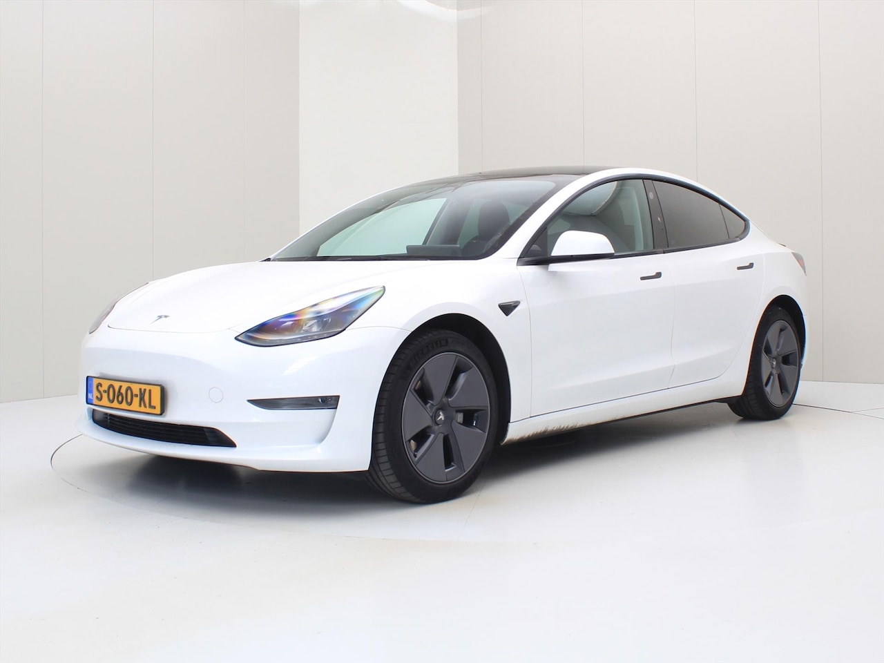 Tesla Model 3 - Long-Range AWD 351pk 75 kWh 93.9% SoH UPGRADE [ FSD+RYZEN+WARMTEPOMP+PREMIUM AUDIO ] - AutoWereld.nl
