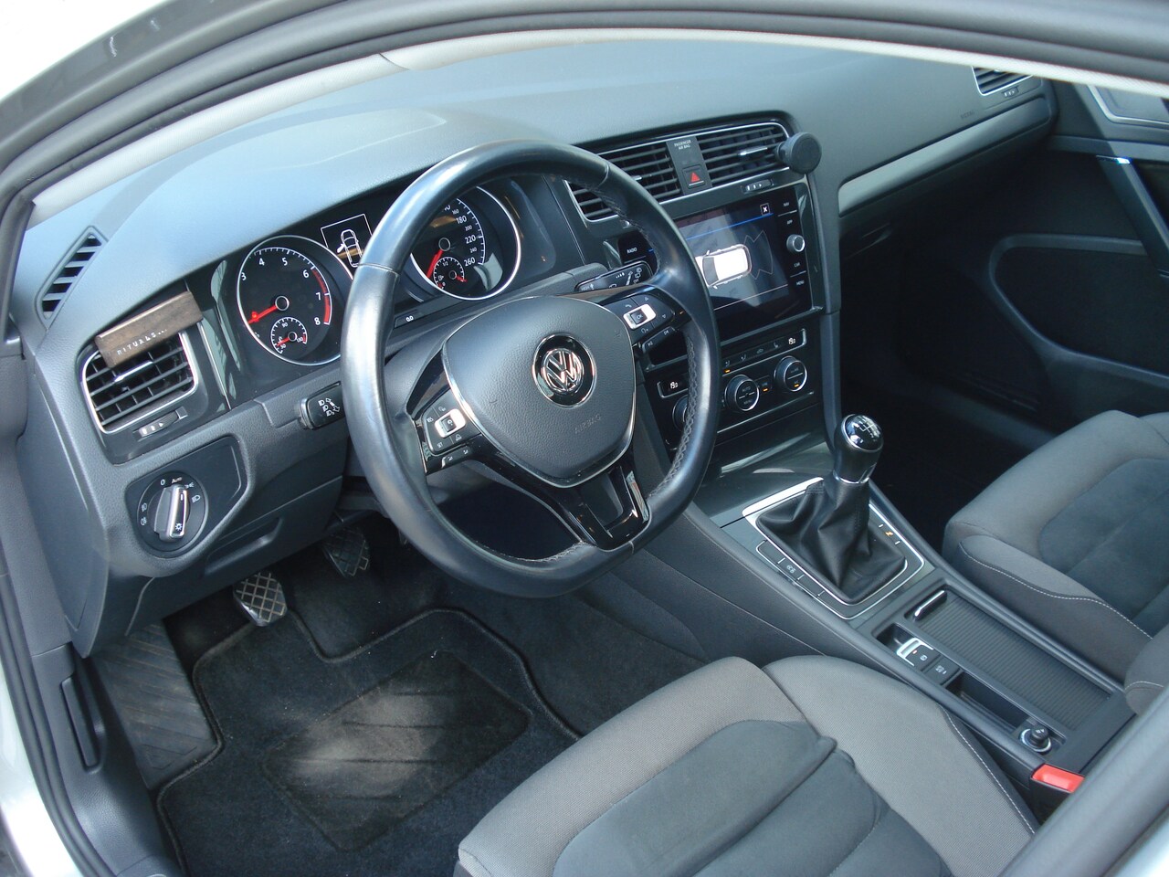 Volkswagen Golf - 1.0 TSI Comfortline Business Zeer netjes!