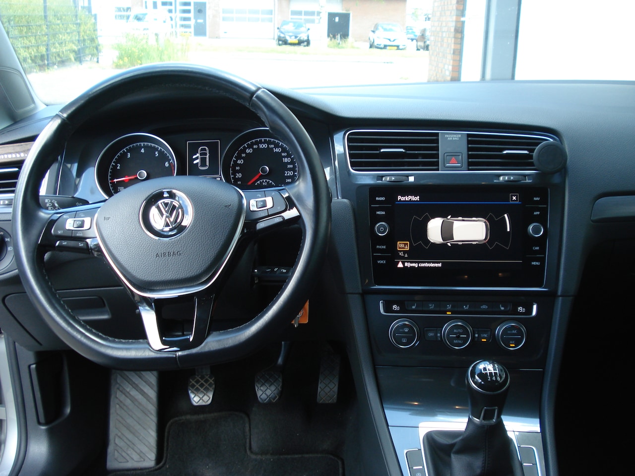Volkswagen Golf - 1.0 TSI Comfortline Business Zeer netjes!