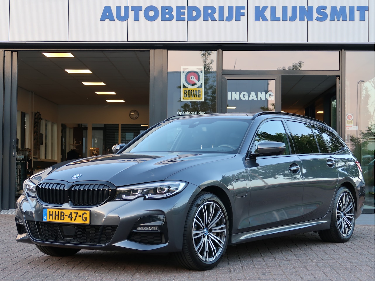 BMW 3-serie Touring - 330e High Exec. PHEV M-Sport | Leder | ACC | Camera | Trekhaak | - AutoWereld.nl