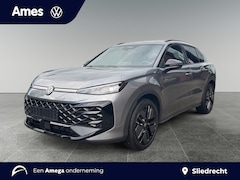 Volkswagen T-Roc - 1.5 eTSI 150pk DSG R-Line First Edition | Trekhaak, wegklapbaar | Elektrische achterklep |