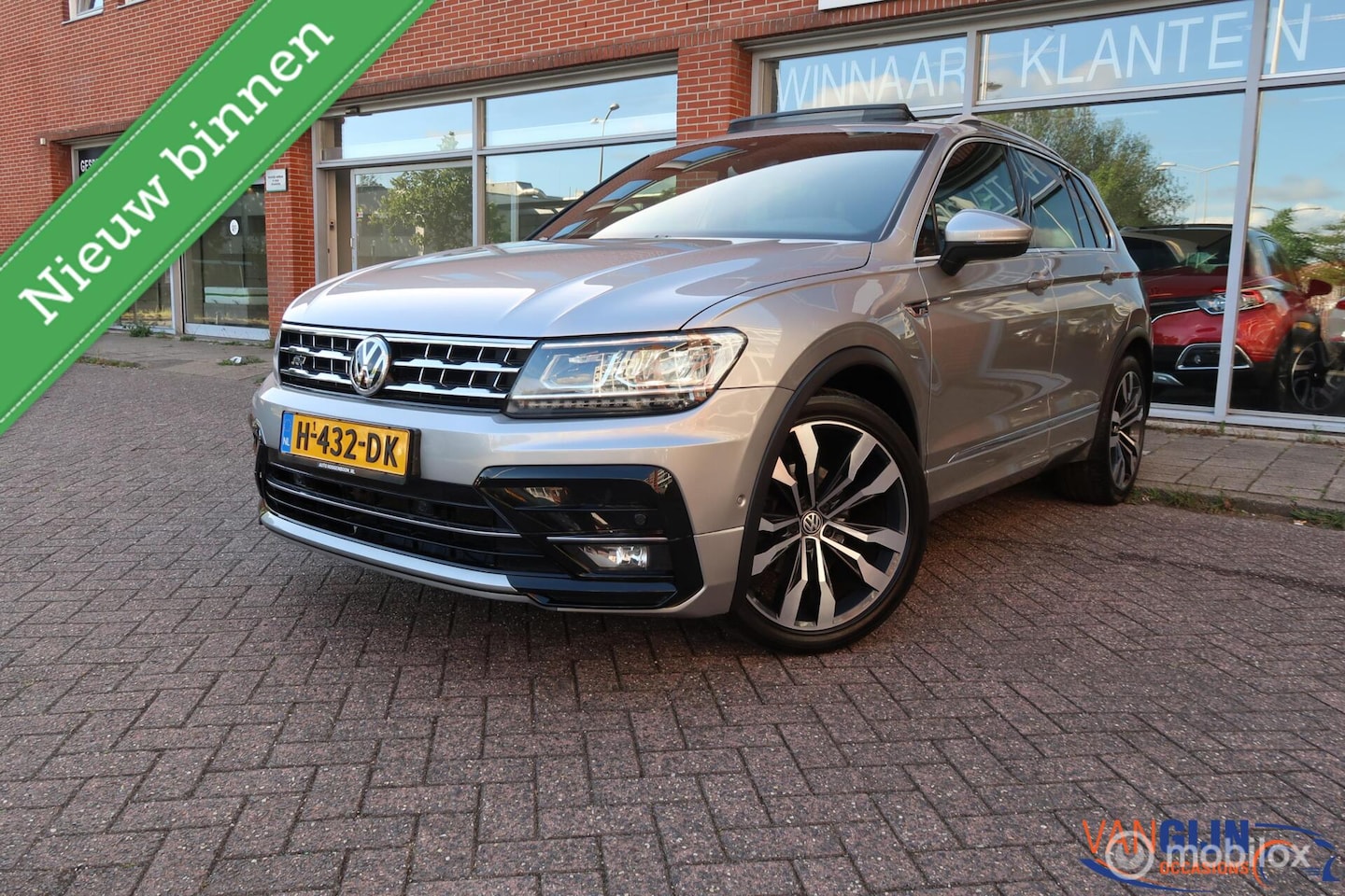 Volkswagen Tiguan - 1.5 TSI ACT R-Line Pano Navi Carplay ACC - AutoWereld.nl