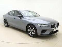 Volvo S60 - T6 AWD Twin Engine R-Design | Sportstoelen | Trekhaak | Hemel donker | Camera achter | Sto