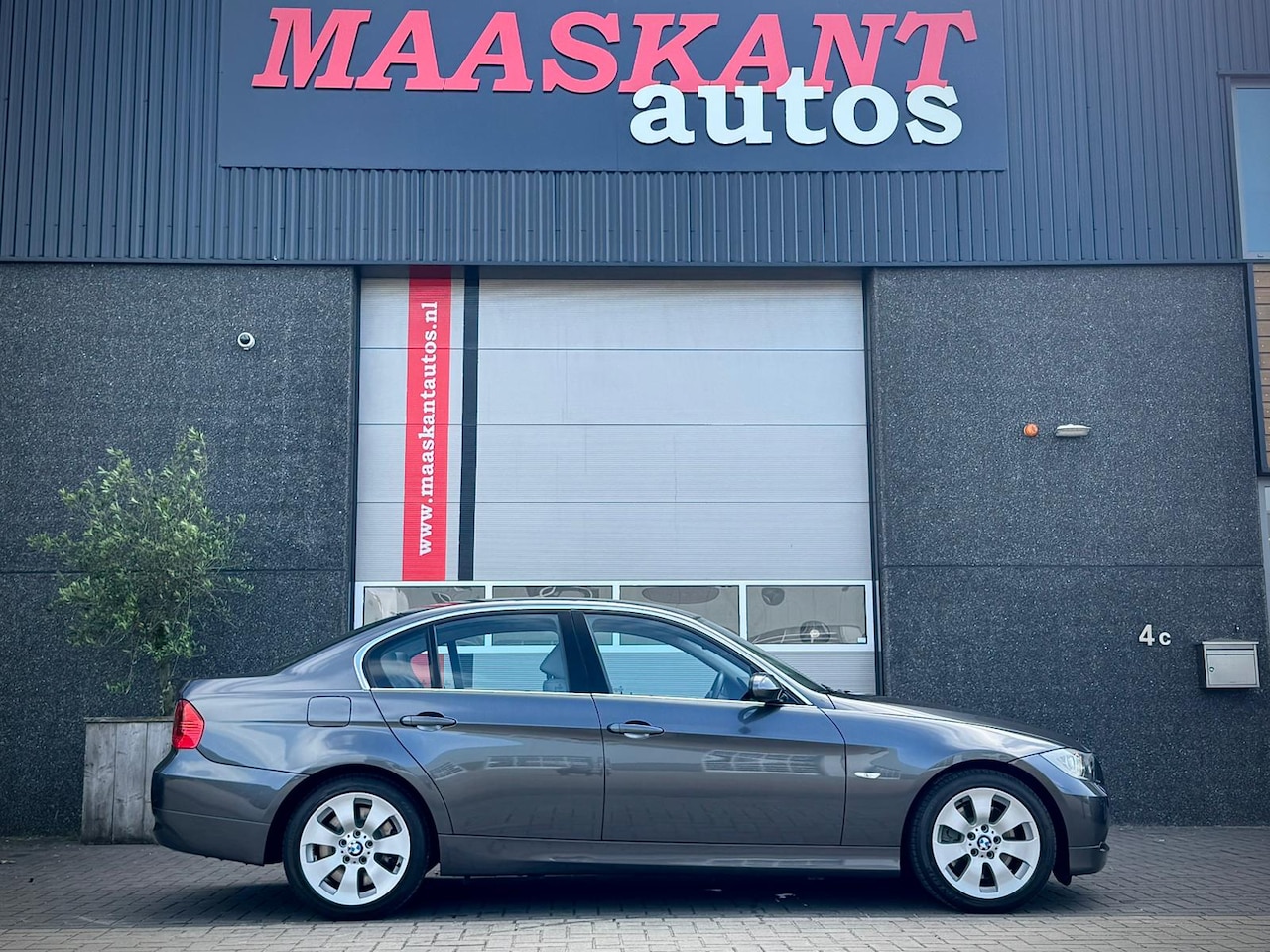 BMW 3-serie - 330Xi / Aut / Sportseats / Cruise / Full dealer service history / PERFECT SHAPE! - AutoWereld.nl