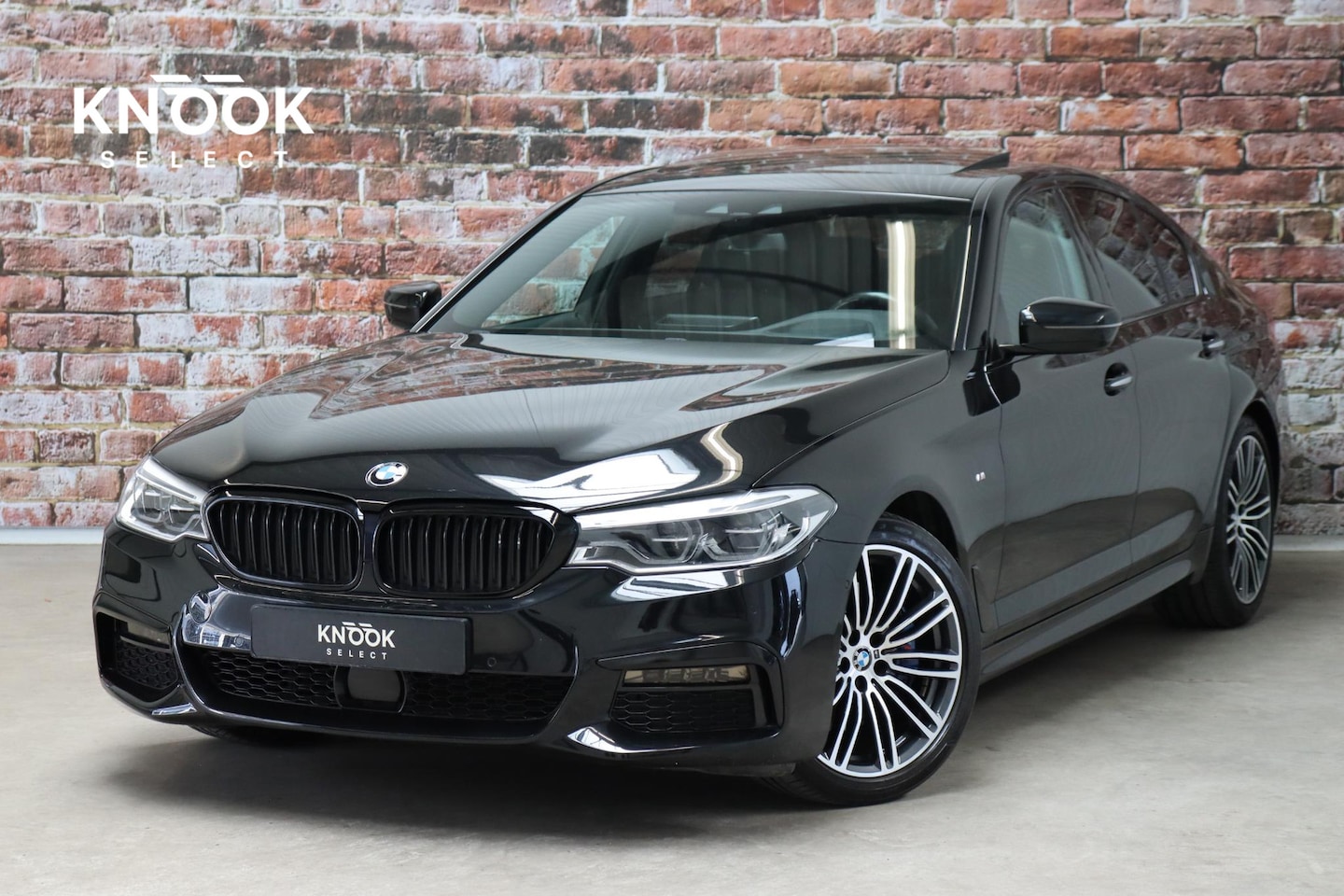 BMW 5-serie - 530i High Executive M Sport Pakket Automaat / Navigatiesysteem Professional / Schuif-/kant - AutoWereld.nl