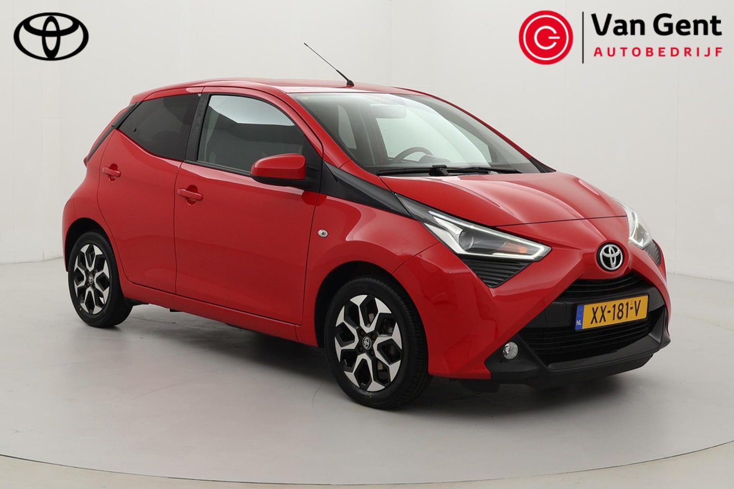 Toyota Aygo - 1.0 VVT-i x-joy | Apple Carplay / Android Auto | Clima | Camera | 15 inch | Bluetooth | Pr - AutoWereld.nl