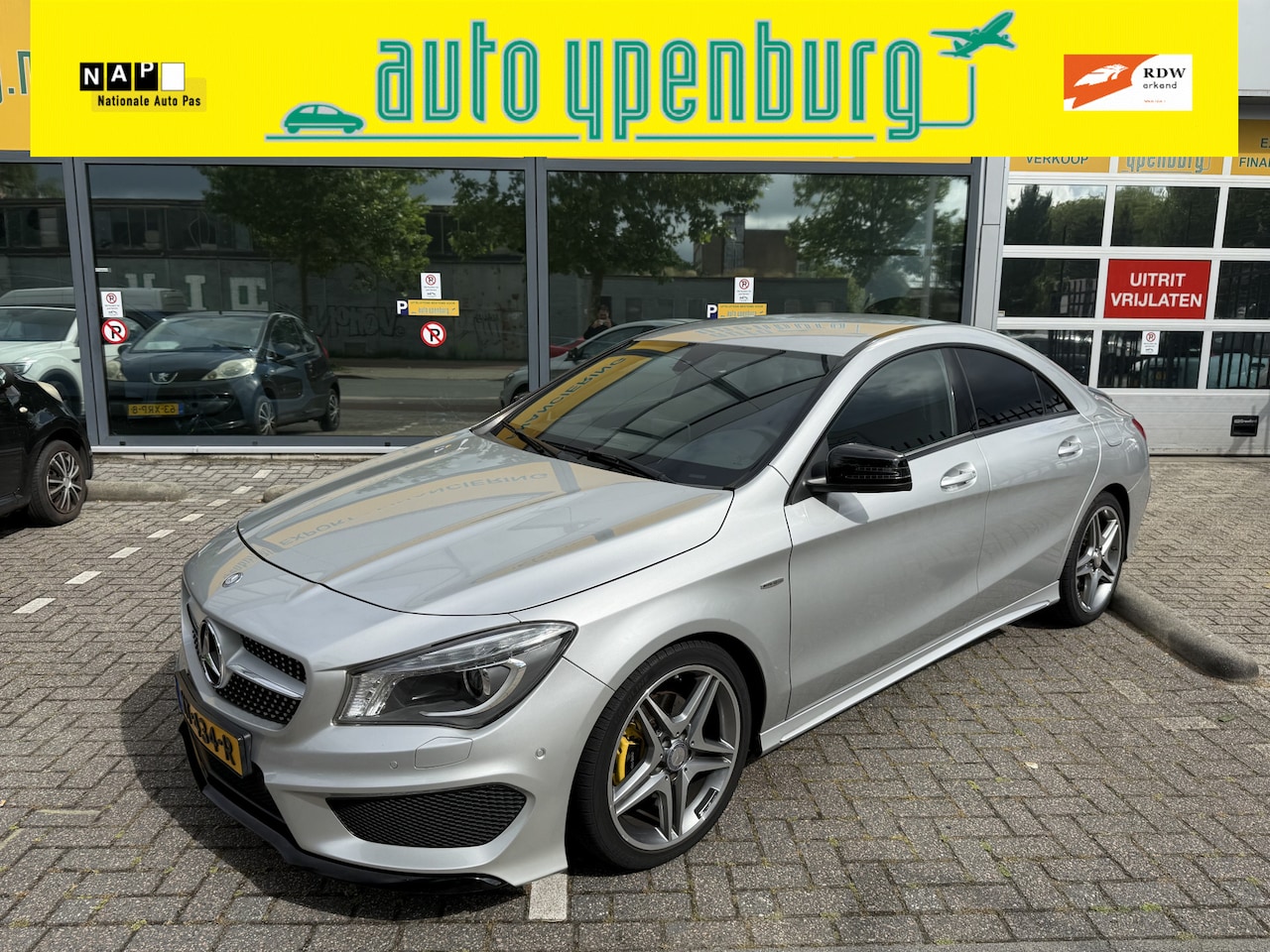 Mercedes-Benz CLA-Klasse - 200 AMG-Style Automaat * 105.255 Km * Navigatie Full Map * Xenon * Stoelverwarming * - AutoWereld.nl