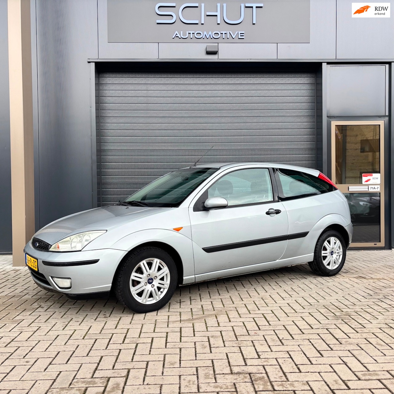 Ford Focus - 1.6-16V Futura LEDER | LAGE KM-STAND | CLIMATE CONTROL | TREKHAAK | NAP | NETTE AUTO!! - AutoWereld.nl