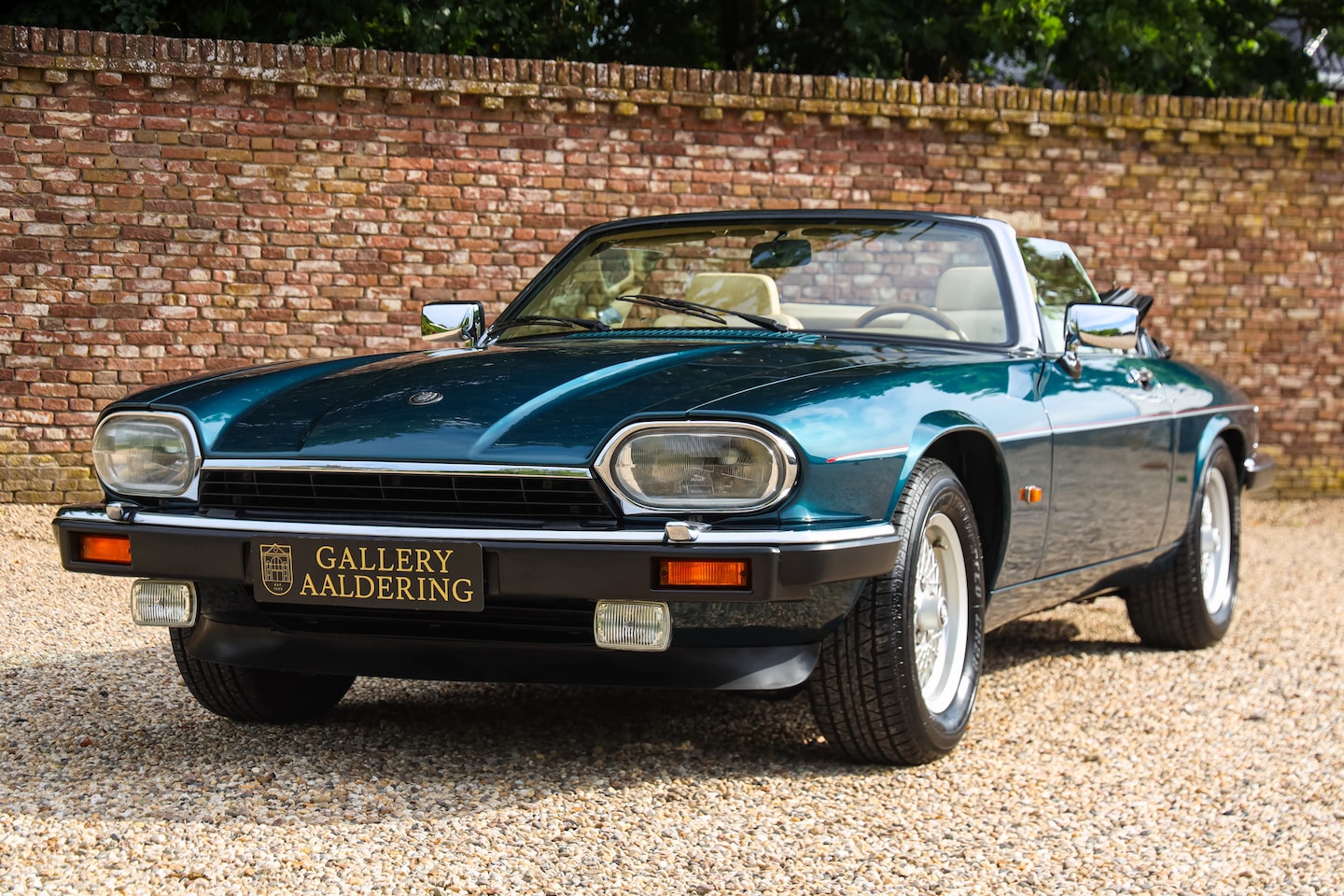 Jaguar XJ - XJ-S 4.0 Convertible "One of the finest" In the first coat of paint Kingfisher Blue Metall - AutoWereld.nl