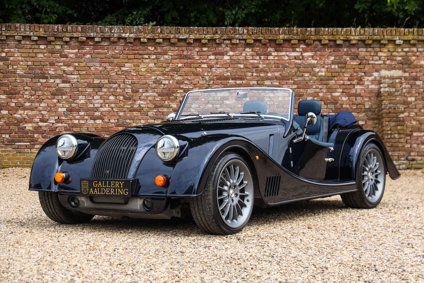 Morgan Plus Six - 6 "The all-new Morgan PlusSix" only 15000 kms from new! Thoughtfully composed in Azurite B - AutoWereld.nl