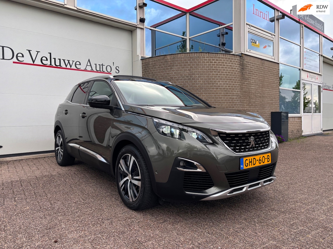 Peugeot 3008 - 1.2 PureTech Blue Lease Premium|Pano|Trekhaak - AutoWereld.nl