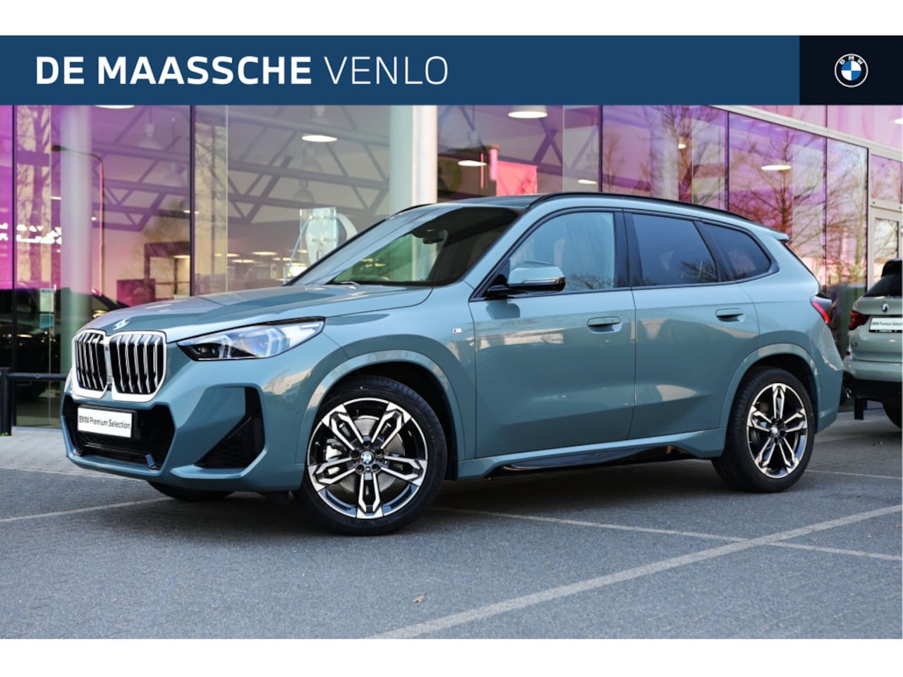 BMW X1 - xDrive23i M Sport Automaat / Panoramadak / Trekhaak / Sportstoelen / Head-Up / M Adaptief - AutoWereld.nl