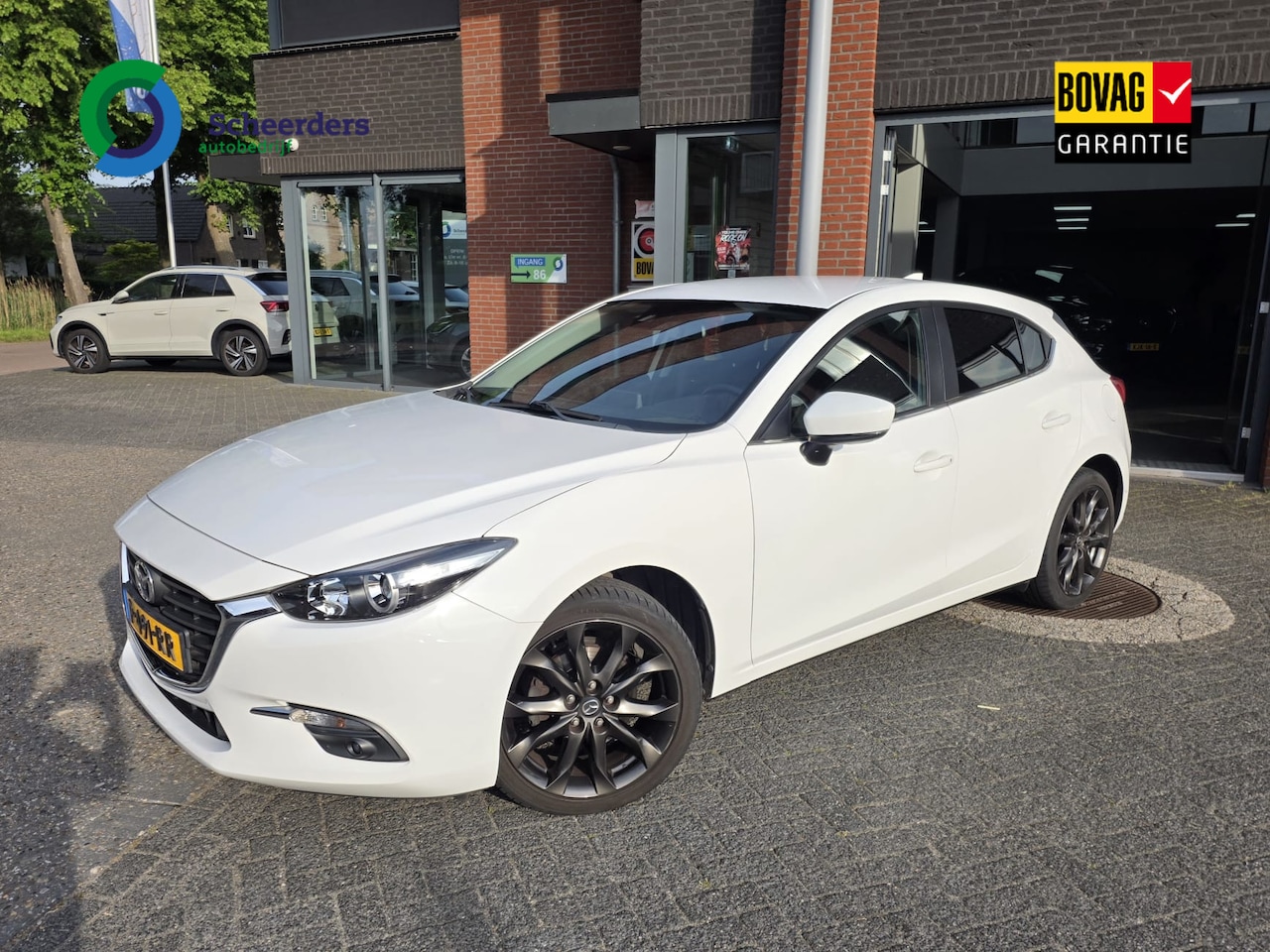 Mazda 3 - 2.0 SkyActiv-G 120 TS 2.0 SkyActiv-G 120 TS+,Trekhaak,Navi,1 jaar garantie - AutoWereld.nl