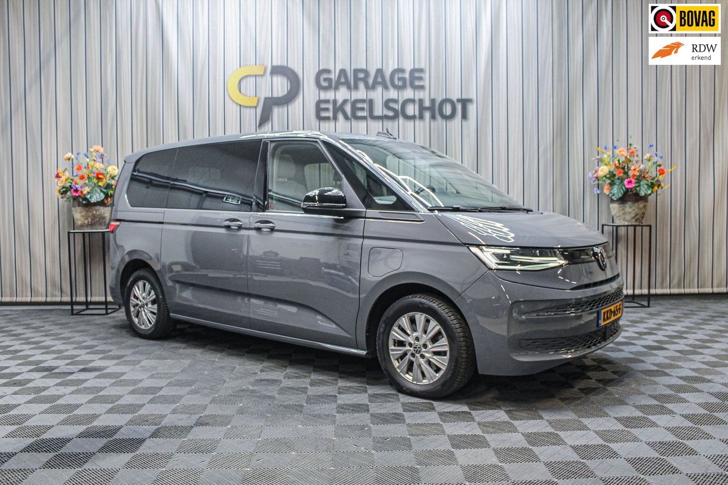 Volkswagen Multivan - 1.4 eHybrid L1H1 Life Business|Carplay|Camera|Trekhaak - AutoWereld.nl