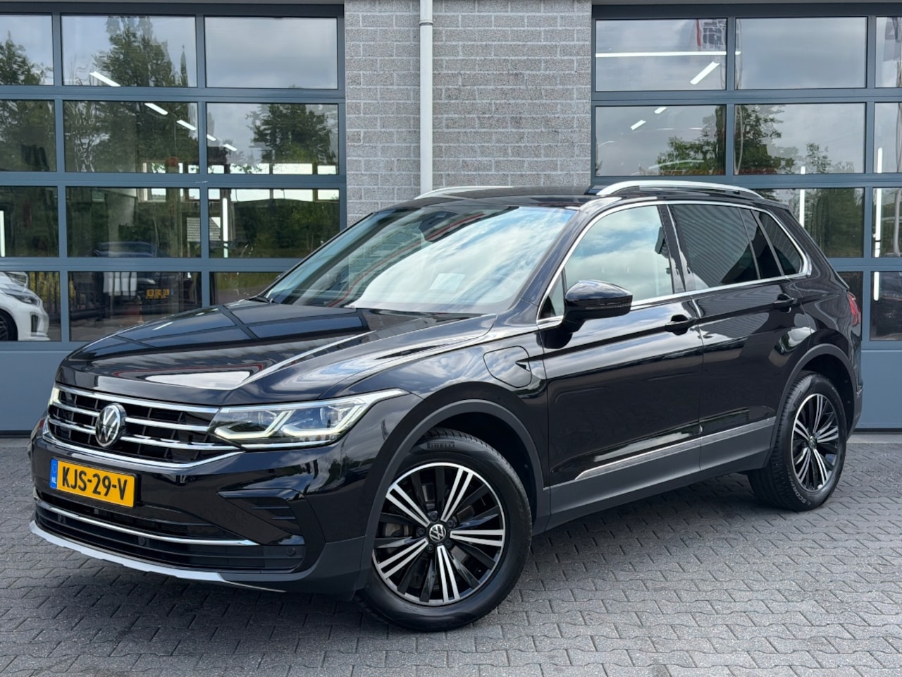 Volkswagen Tiguan - 1.4 TSI eHybrid R-Line Business 1.4 TSI eHybrid R-Line Business+ - AutoWereld.nl
