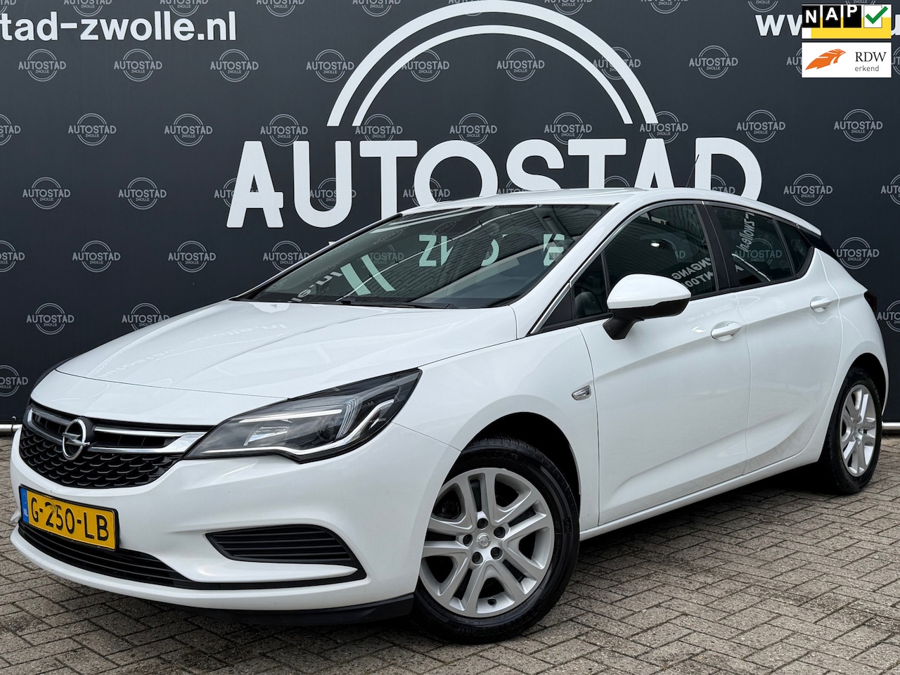 Opel Astra - 1.0 Turbo Business NL-Auto / 2e Eigenaar / NAP / Airco / Navi - AutoWereld.nl