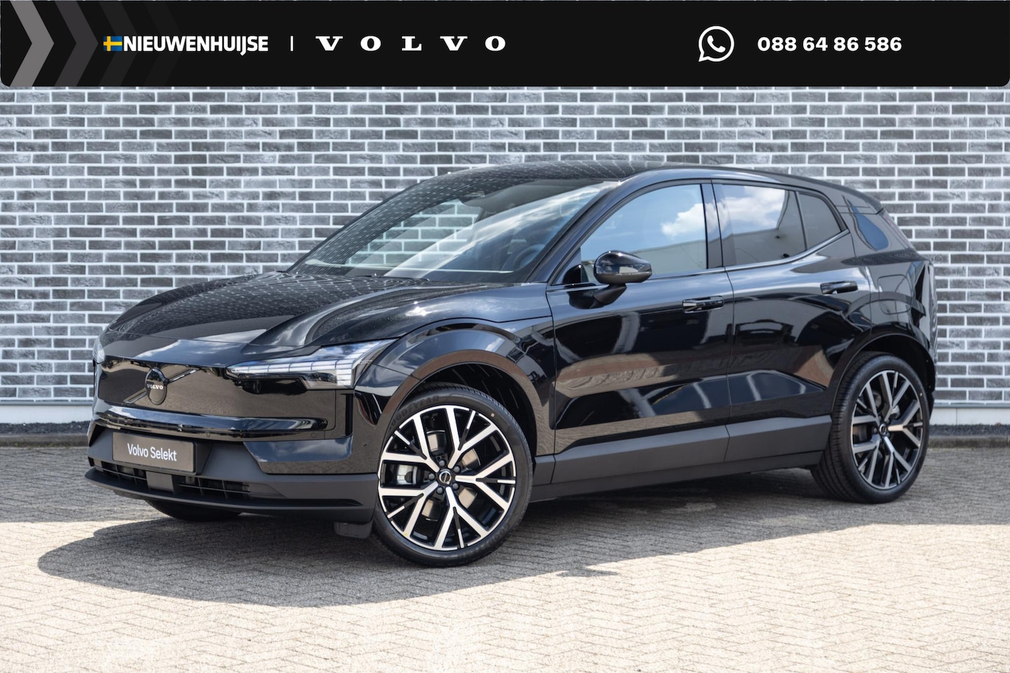 Volvo EX30 - P5 Long Range Plus Black Edition Europa 69 kWh | 20" Y-spaaks Glossy Black | Adaptieve Cru - AutoWereld.nl